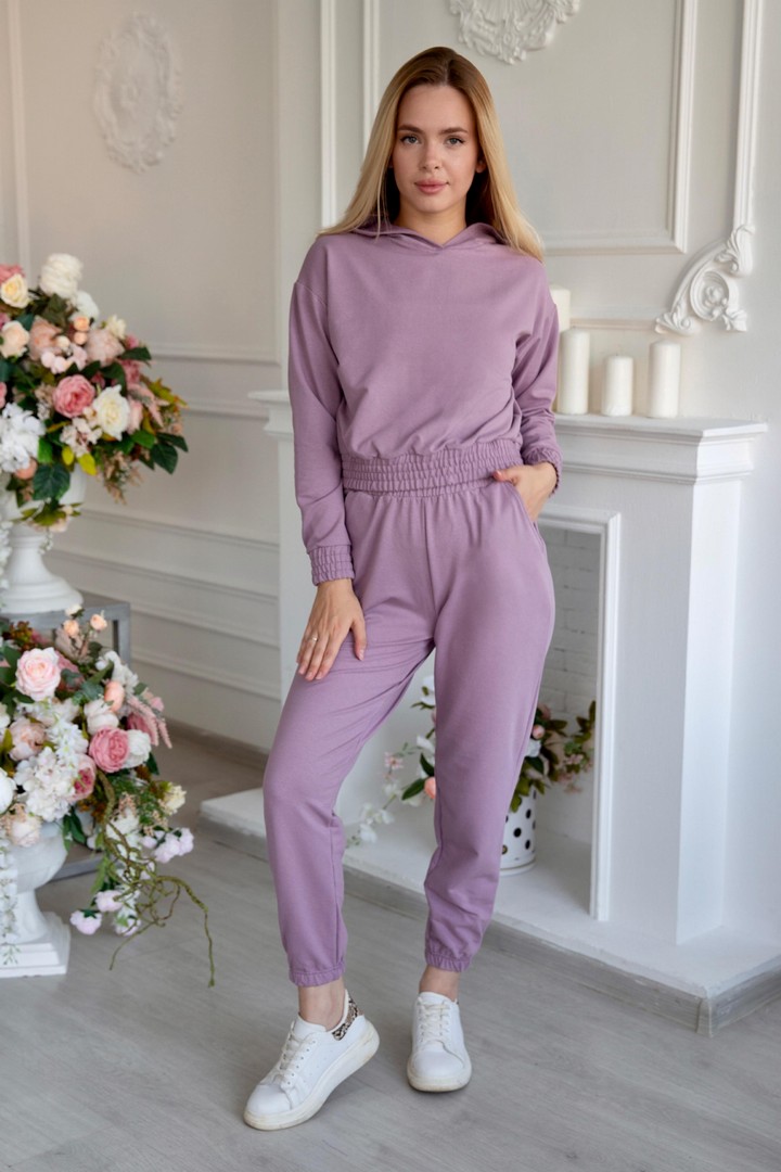 Фото товара 21560, женский фиолетовый костюм с укороченной толстовкой